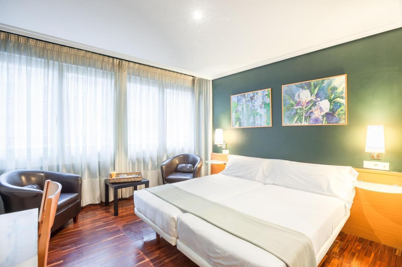 Hotel Hotela 2*