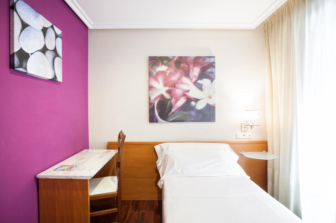 Hotela Hotel 2*